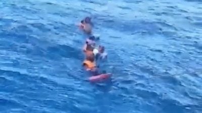出海钓鱼船漏水倾覆  7钓友被商船救起