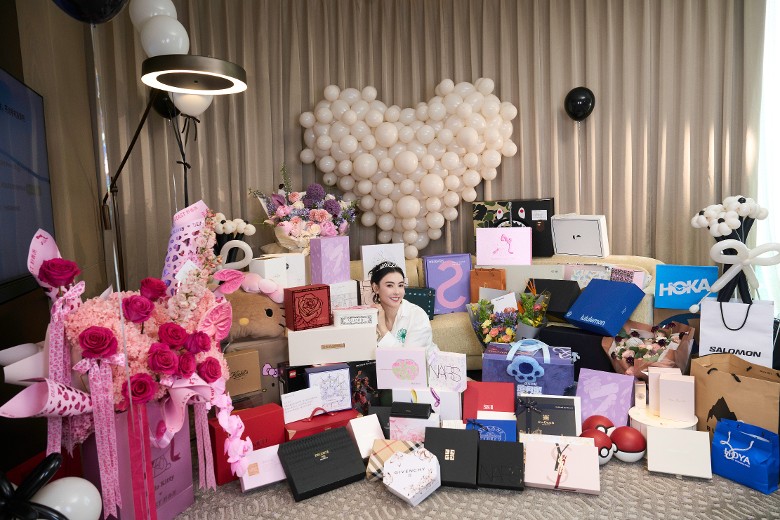 Lucas送生日惊喜“出事” 张柏芝意外被甜到