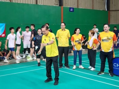 李景胜：离不开手机 . 民众越来越少运动
