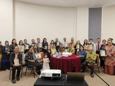 科廷 日本大学合作出版 . 《加央族民间故事集》推展