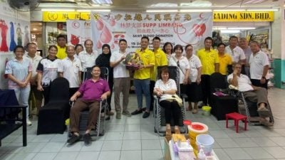 林梦人联捐血活动．24热心人献血