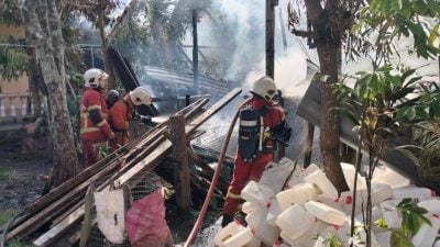 住家仓库失火
