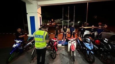 警方取缔道路流氓．15摩托车被扣