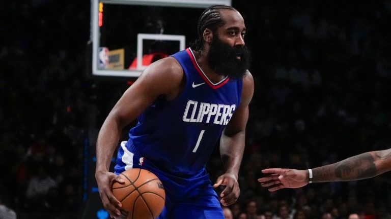 NBA|执行球员选项2.2亿续留湖人  詹皇将成参战23季第一人