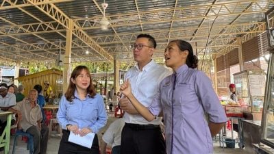 获拨10万换屋顶铺地面 　栳叶园小贩中心不再漏水 　