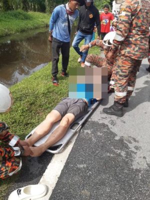 休旅车失控撞入河 中年男司机获救