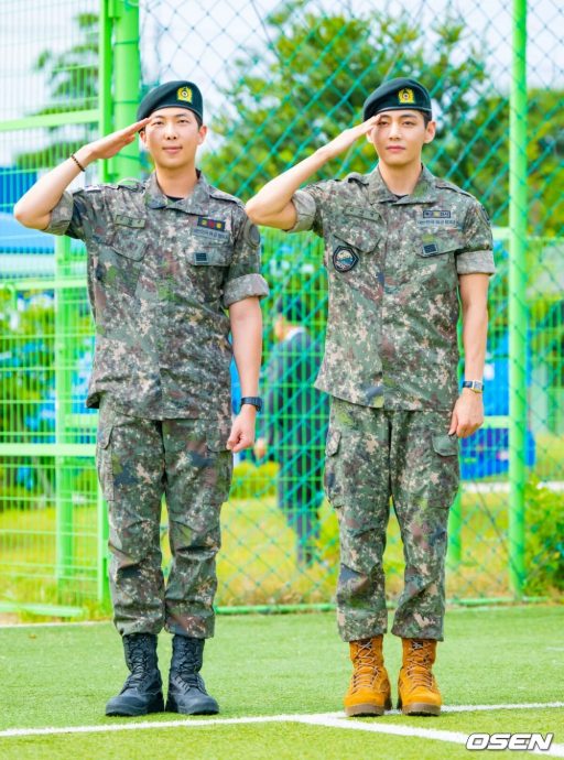 RM与V晒照宣告退役 BTS本月迎12周年全员回归