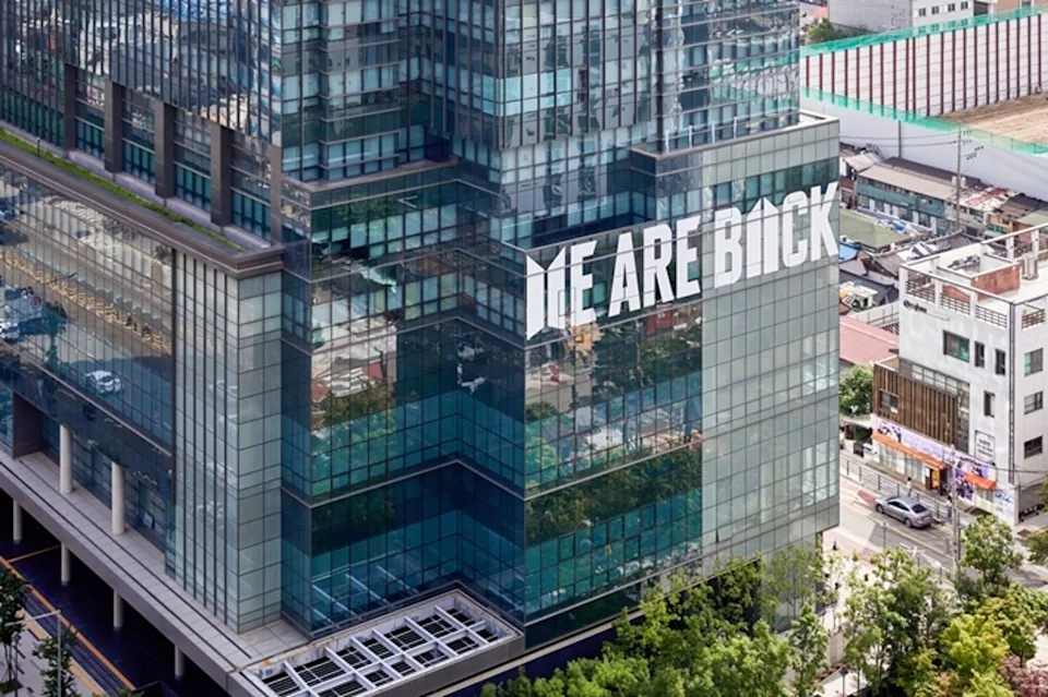 RM与V晒照宣告退役 BTS本月迎12周年全员回归