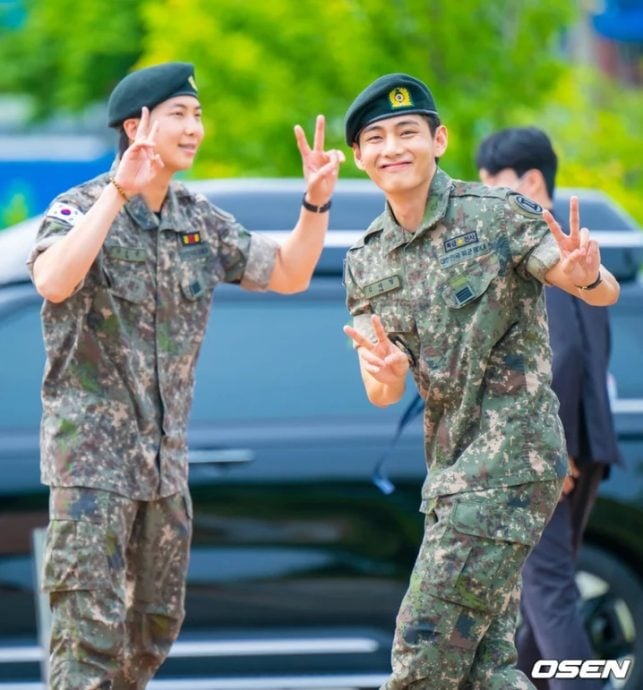 RM与V晒照宣告退役 BTS本月迎12周年全员回归