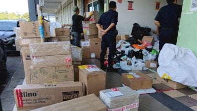 大量物品堆放五脚基 市会接投诉突检发警告信