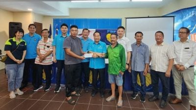黄顺舸移交发展金13单位受惠.“公平分配拨款尽力协助各族”