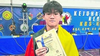 出战全国青少年武术锦标赛 . 砂中区散打队夺1银1铜