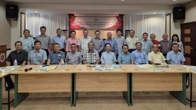 与2024年相比 华小学生总人数跌幅4.5%