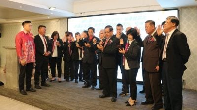张庆信：邻里不自扫门前雪 . 社区繁荣靠团结协力