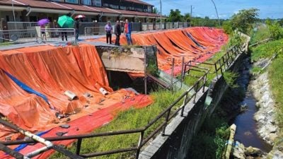 土崩修复痴等5个月无下文 . 兰岛邦江再灾民索求施工时间表