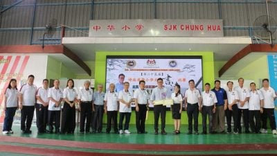 林财耀：学书法一生受用 . 推广艺术改变生活