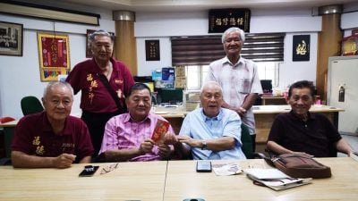 怡保坝罗古庙代表访大伯公庙 深入交流弘扬庙宇文化