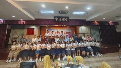 独中三语演讲赛 . 美里培中夺团体冠军