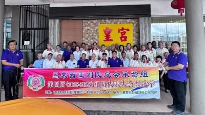 马刘总乐龄组换届 刘扬斌蝉联总主任
