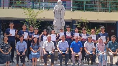 孔圣庙中华中学　连22年100%及格率 
