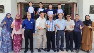 STPM放榜 | 三民华中100%及格  8人具资格升公立大学