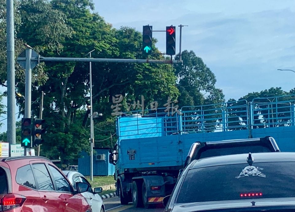 芦骨严重塞车 政府拨140万提升精明交通灯