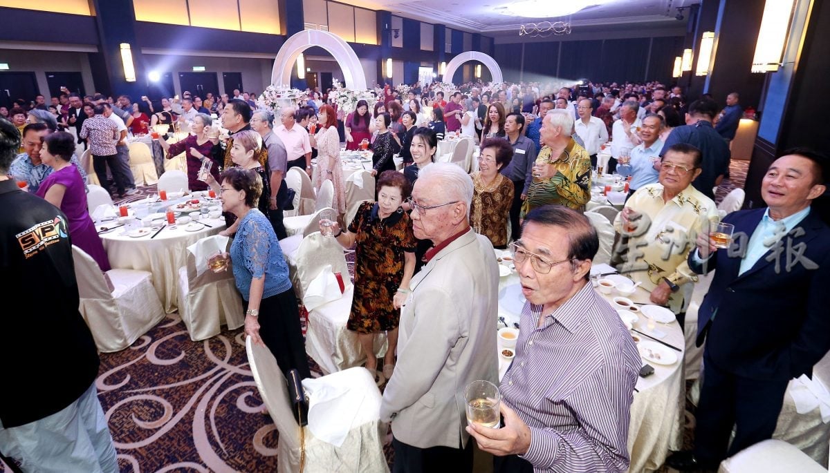 陈锦标黄细兰相伴70载 白金婚纪念捐20万做慈善