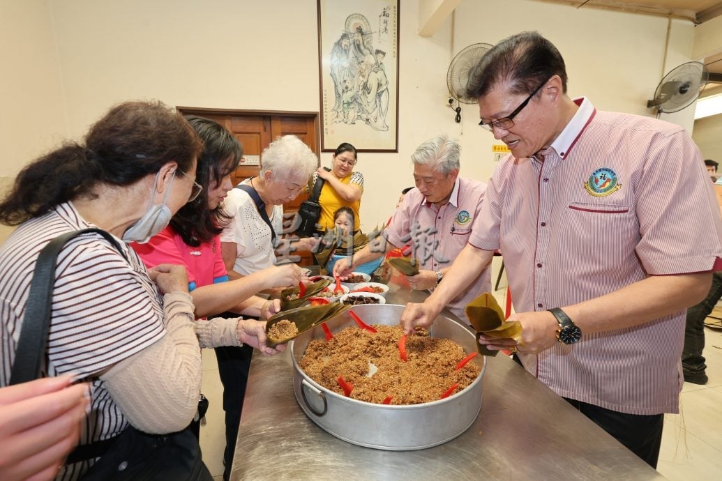 森福建会馆 芙东天宫庆端午| 去年学裹粽 今年当师傅,文化传承不“粽”断