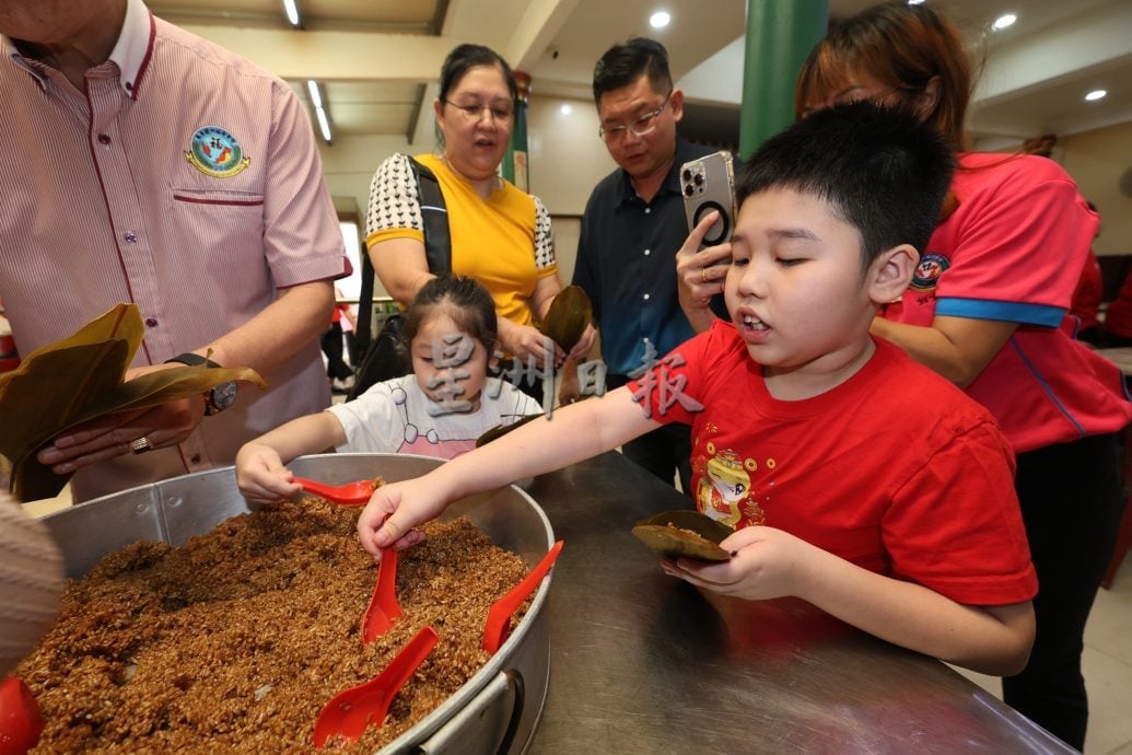 森福建会馆 芙东天宫庆端午| 去年学裹粽 今年当师傅,文化传承不“粽”断