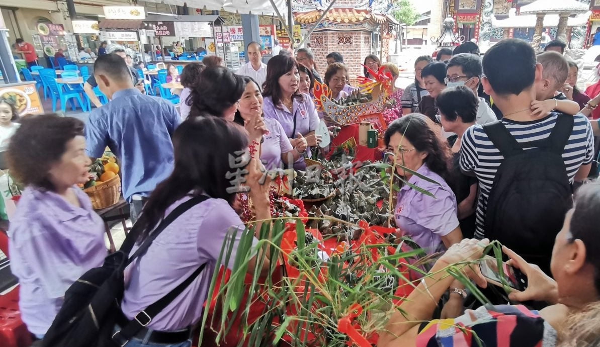 (大北马)威省五大乡团妇女组“2025年乙已年端午节粽子品尝会”，2130个各籍贯粽子15分钟内派完