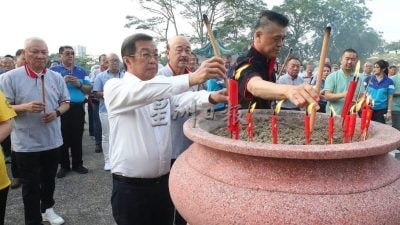 赴华15镇收集 千里带回马 大埔“水土”埋茶阳总坟