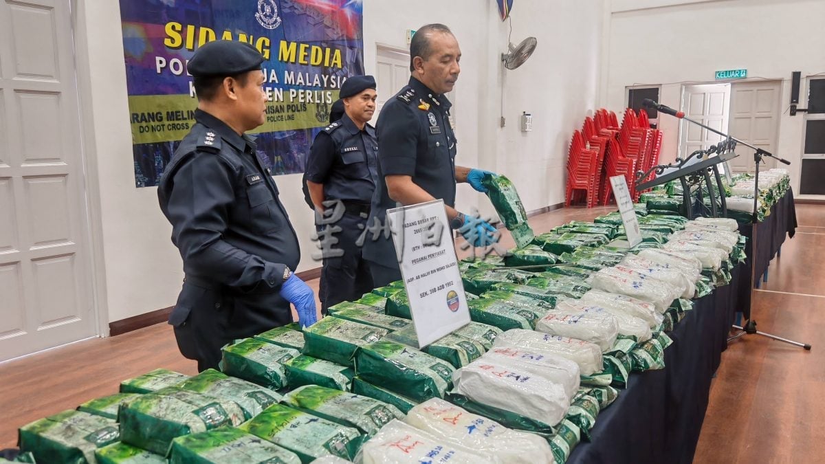 贩毒手法层出不穷难逃法眼,警拦截365公斤冰毒、2公斤大麻块