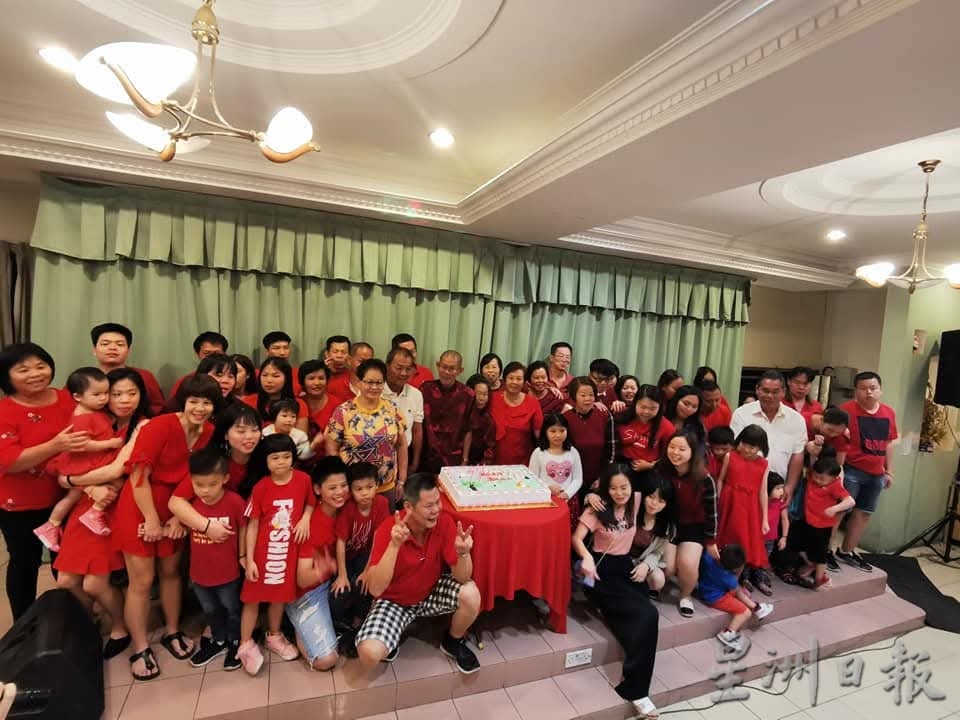 家好热闹︱:3日见报/封底主文/郭氏百人之家 愿拍上一张完整“全家福”