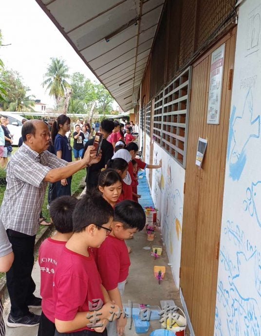 （大北马）117名参与者聚集平民华文小学共同见证“稻米丰收季校园壁画彩绘”