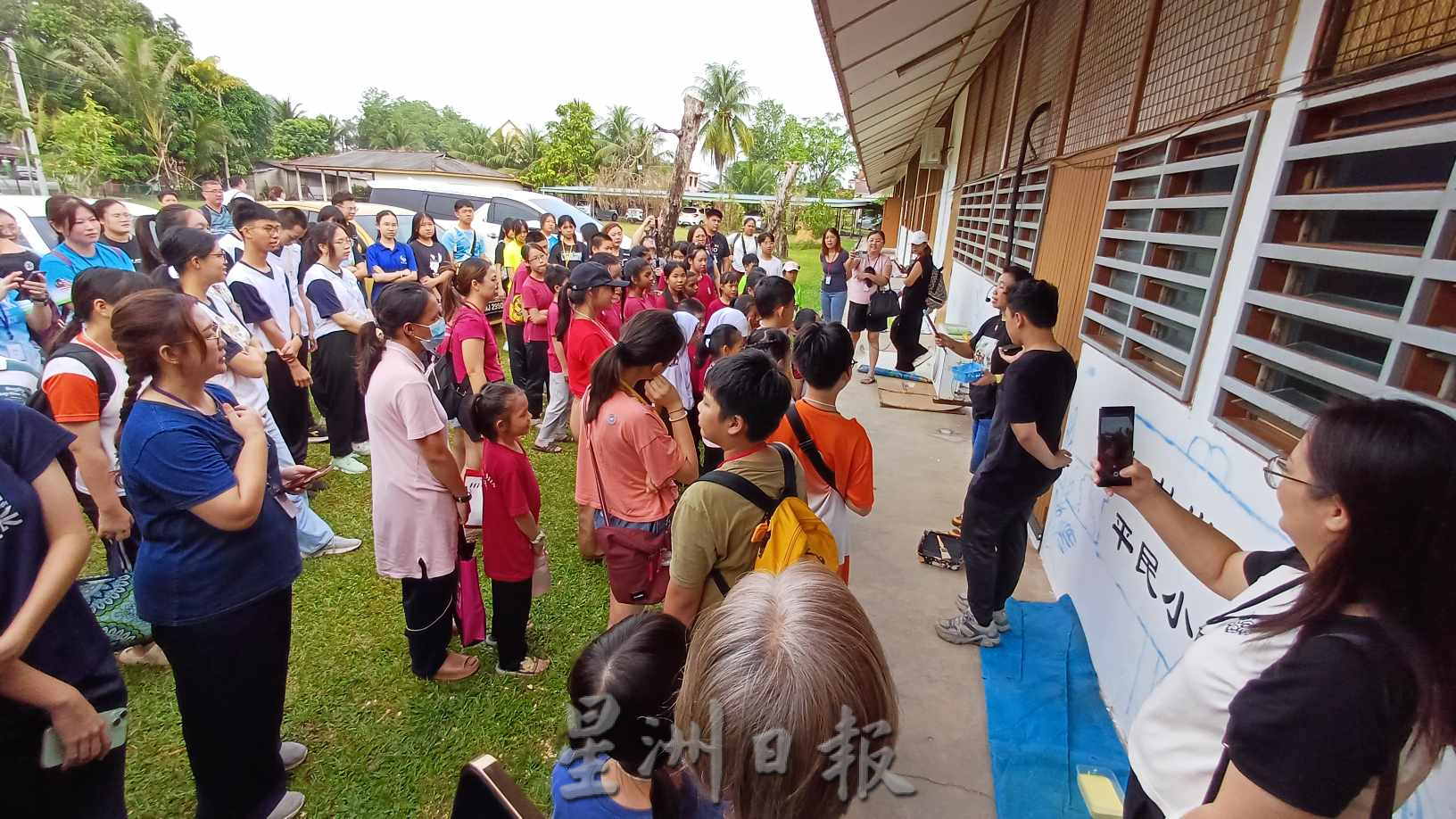 （大北马）117名参与者聚集平民华文小学共同见证“稻米丰收季校园壁画彩绘”