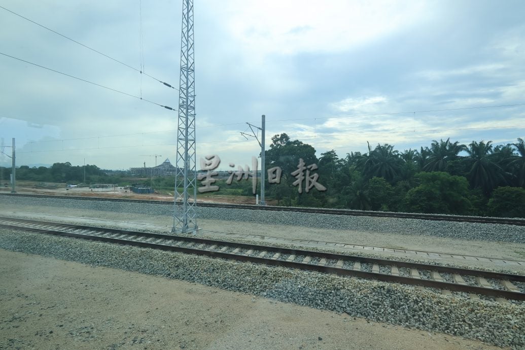 东:(已签发):彭州公共工程、交通与卫生委员会主席拿督拉查里指出,东海岸铁路计划(ECRL)沿线车站的高影响力发展项目目前正处于规划阶段