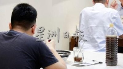 喝冷饮 吃甜品 消暑  炎热天气带动店铺生意额