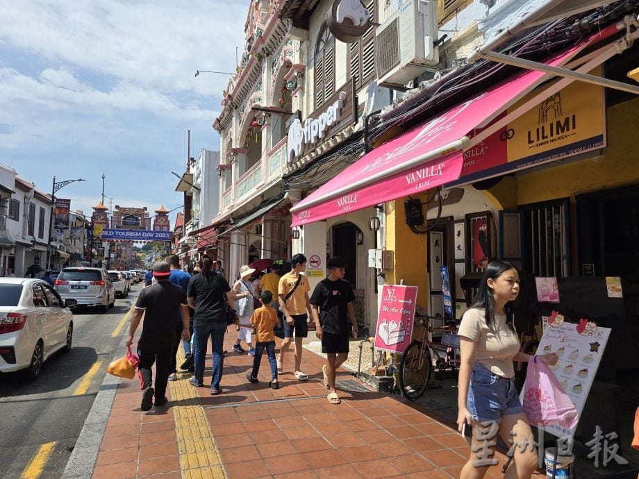 全马首本以老街为主题的旅游集章打卡本《老街守护者》 带动老街旅游经济动脉