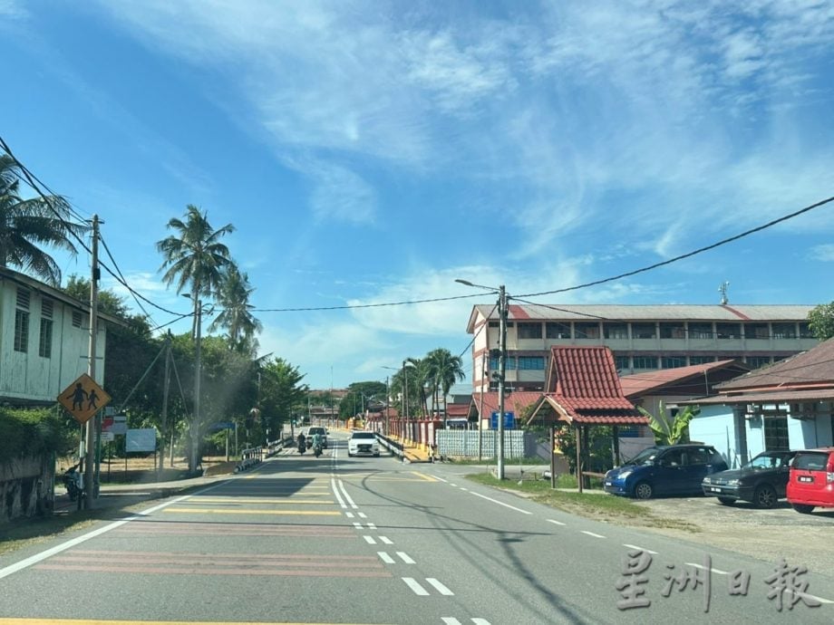 甲部分候车亭破烂 林朝雁促“或维修或拆除”