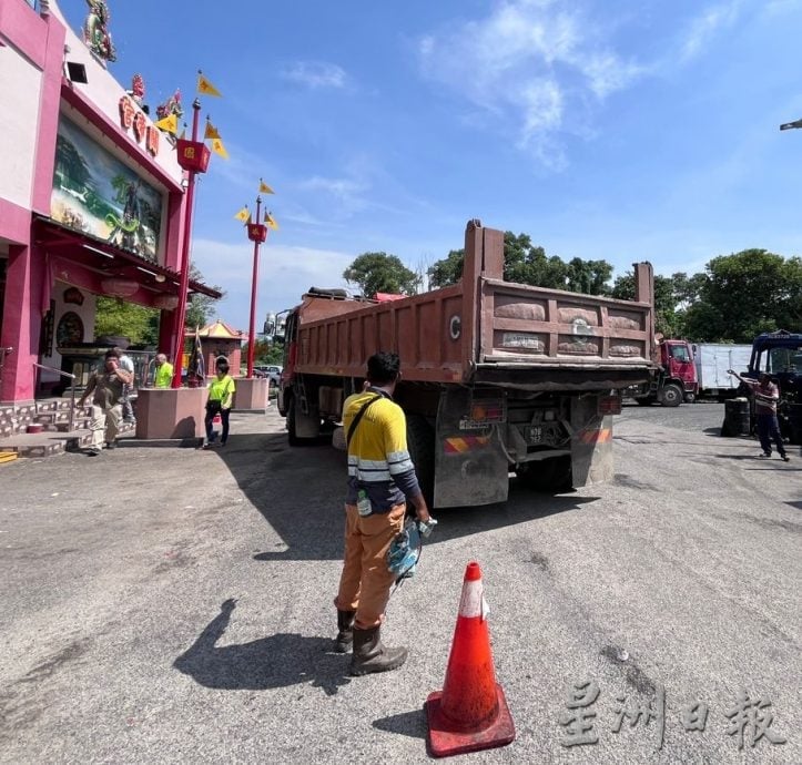 玛琳再也关帝宫前方道路及另2条相连路段重铺工程正式展开