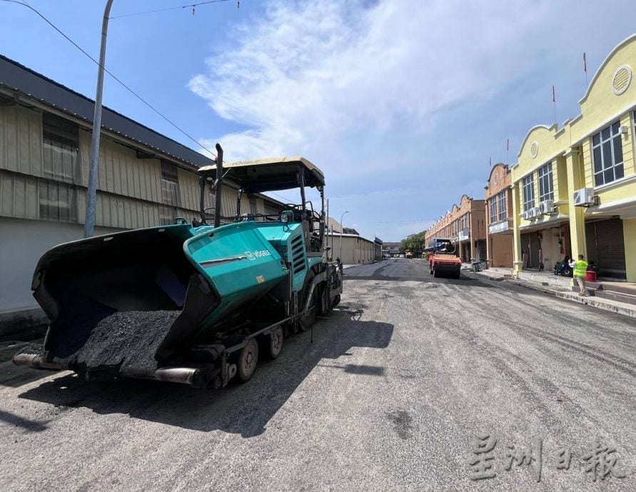 玛琳再也关帝宫前方道路及另2条相连路段重铺工程正式展开