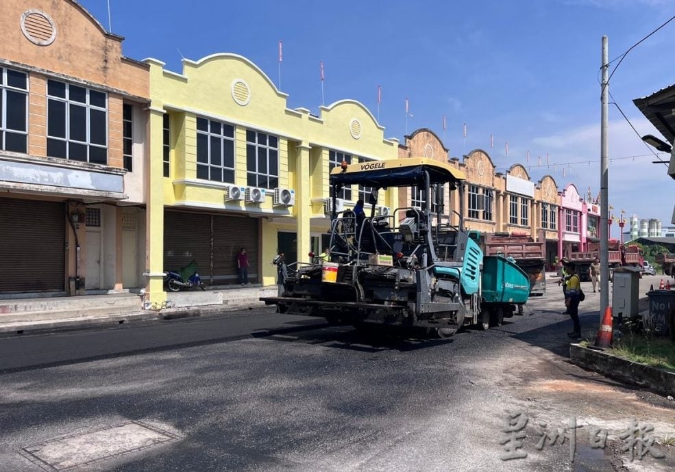 玛琳再也关帝宫前方道路及另2条相连路段重铺工程正式展开