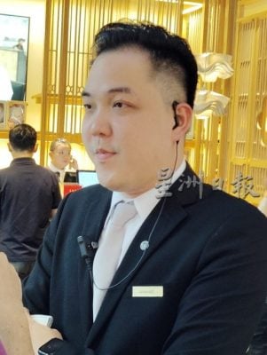 **已签发**柔:封面:特稿〡2公假又马新学校假同步 新山人潮涌现促消费热