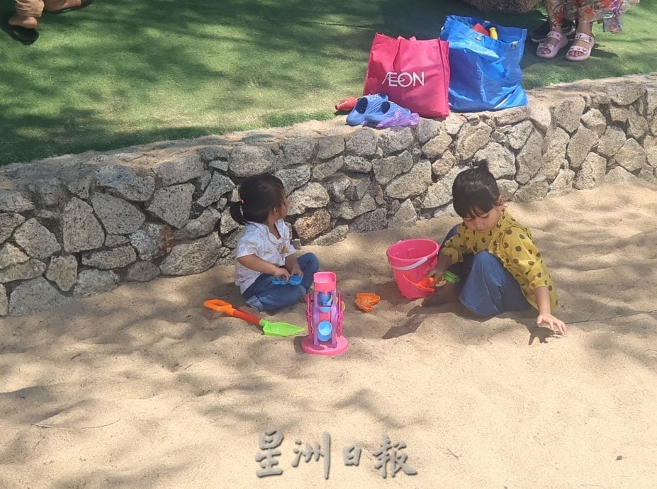东：：连假效应带动旅游热潮，关丹美景美食吸客，游客呼吁维持餐饮亲民价格。