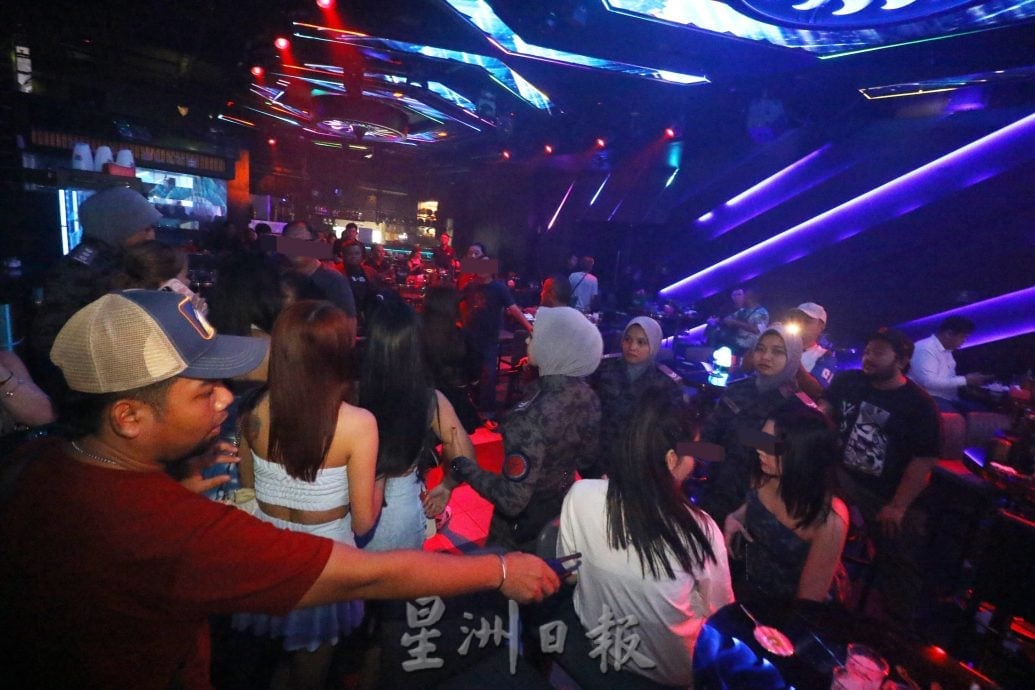 已签发:柔:版头之一:移民局午夜时分突击娱乐场所 扣236非法移民