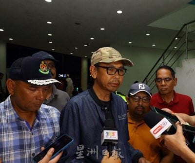 已签发：柔：版头之一：移民局午夜时分突击娱乐场所 扣236非法移民