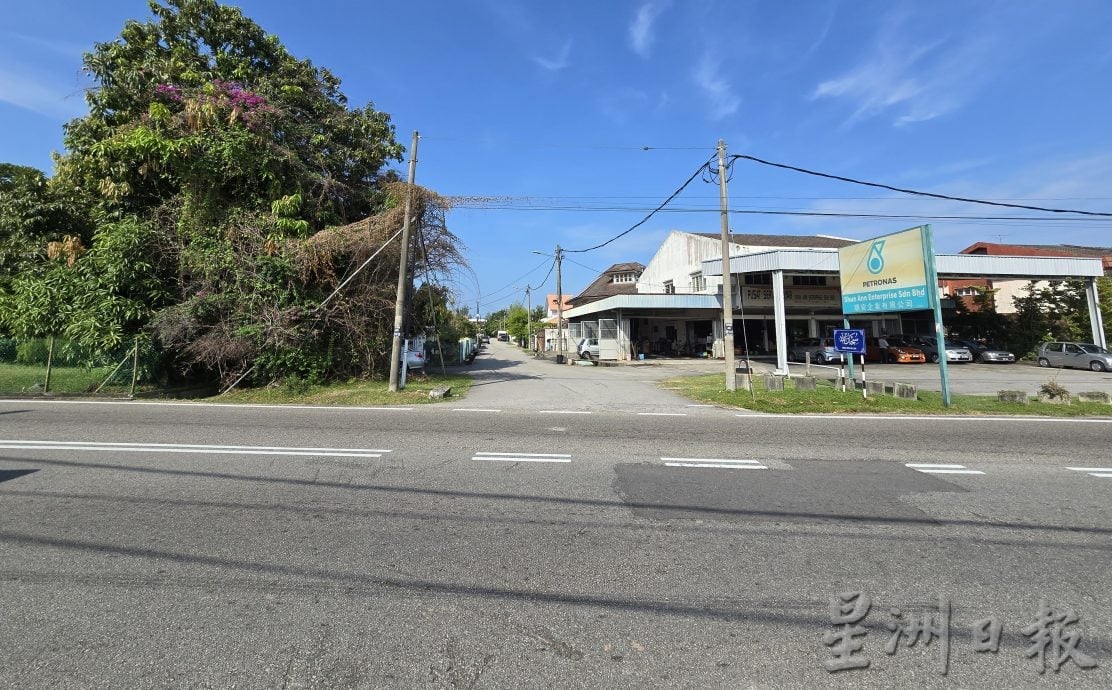 大吉里望嘉化花园路口没有黄格 居民进出困难