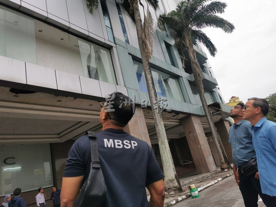 (大北马)多年没营运的广场大厦引发安全隐忧