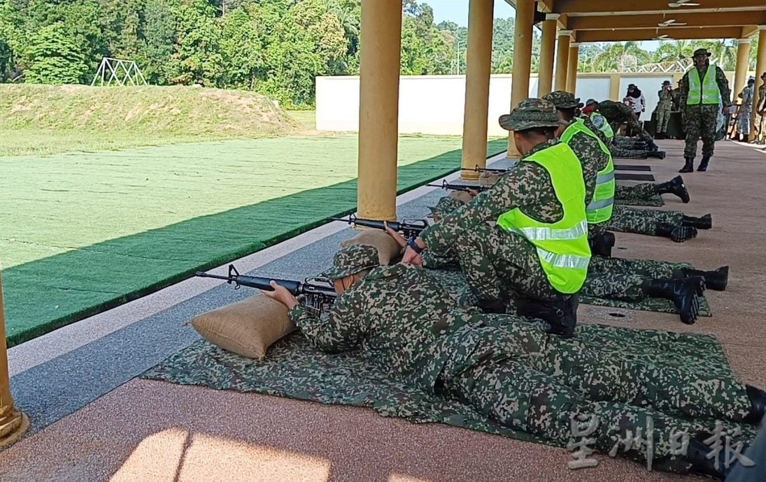 东：（已签发）初尝实弹射击 国民服务学员收获非凡体验