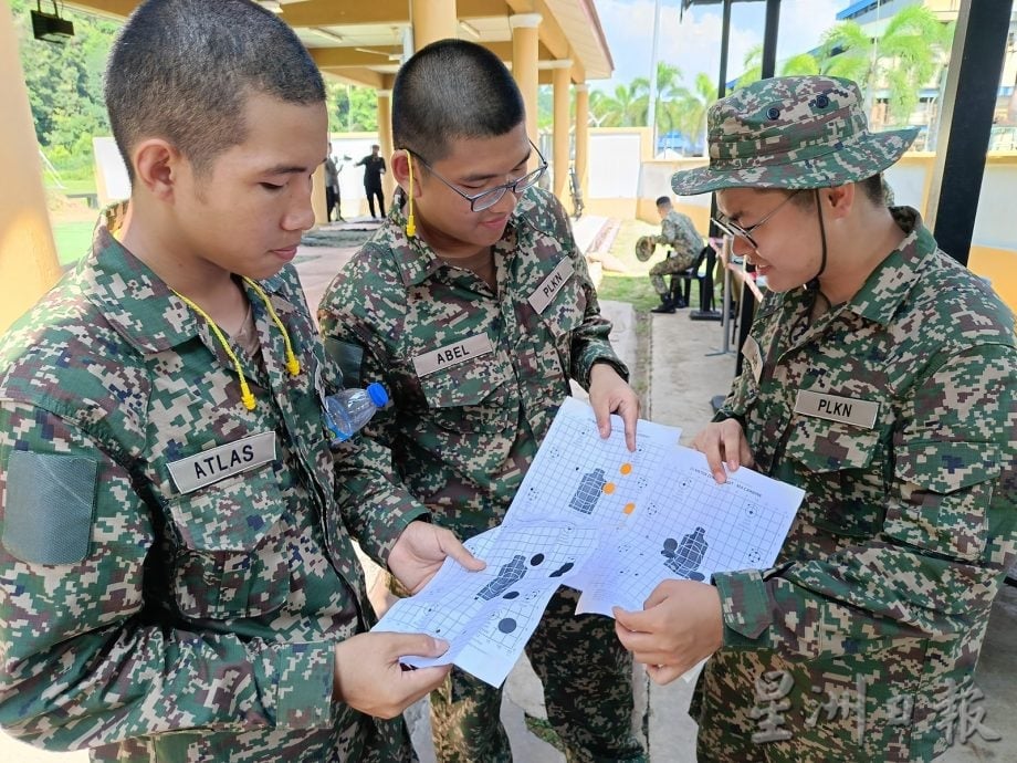 东：（已签发）初尝实弹射击 国民服务学员收获非凡体验